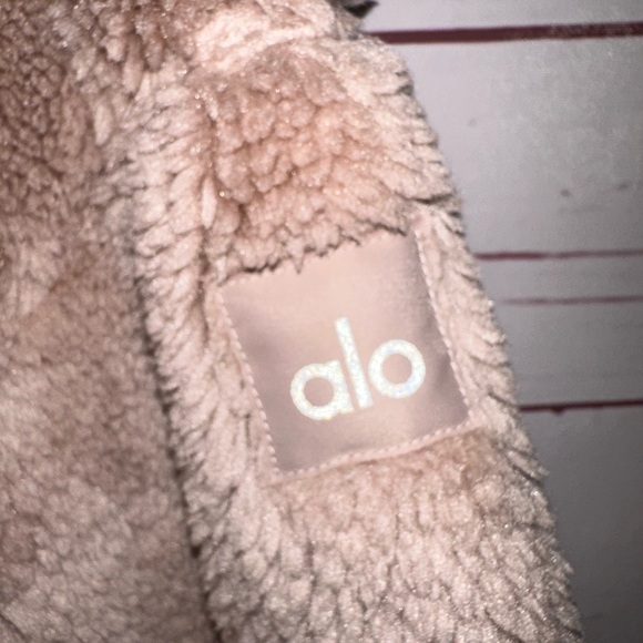 ALO Yoga Size S Sherpa Bomber Jacket Full Zip Pale Pink Chunky RUNS BIG - Picture 2 of 12
